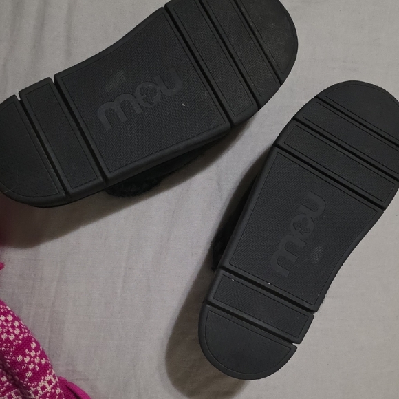 Mou Black Slippers with Soft Cream Interior - Picture 2 of 5